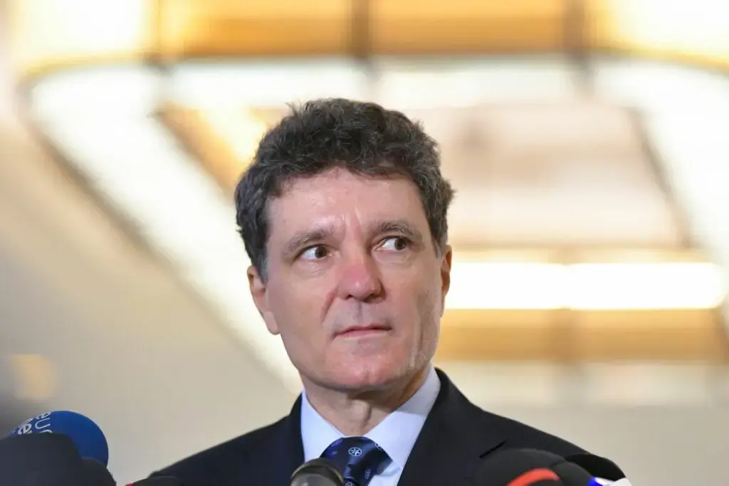 Nicușor Dan atacă la CCR legea integrității: averile partenerilor, mărul discordiei