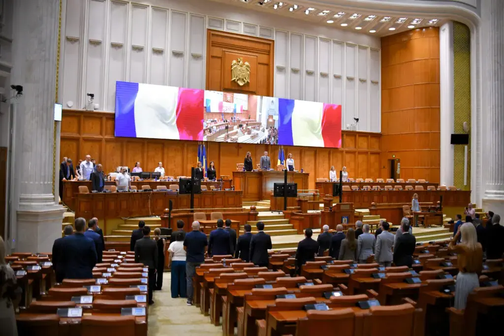 Parlamentarii revin din vacanță: Măsuri fiscale și prelungirea TVA redus la locuințe