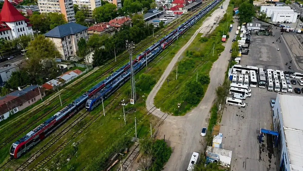 Trenurile PESA, rămase blocate timp de luni de zile în Gara Obor, ar putea fi puse în circulație chiar de săpt