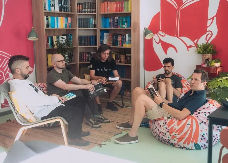 Trupa Byron deschide Biblioteca Byron în București pentru tineri