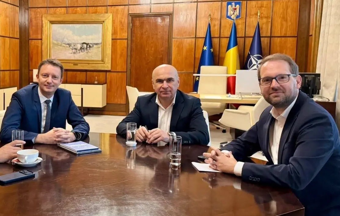 Fritz, de la „nu negociem cu PSD” la „discutăm cu PSD” în mai puțin de cinci luni, în timp ce președintele Nic