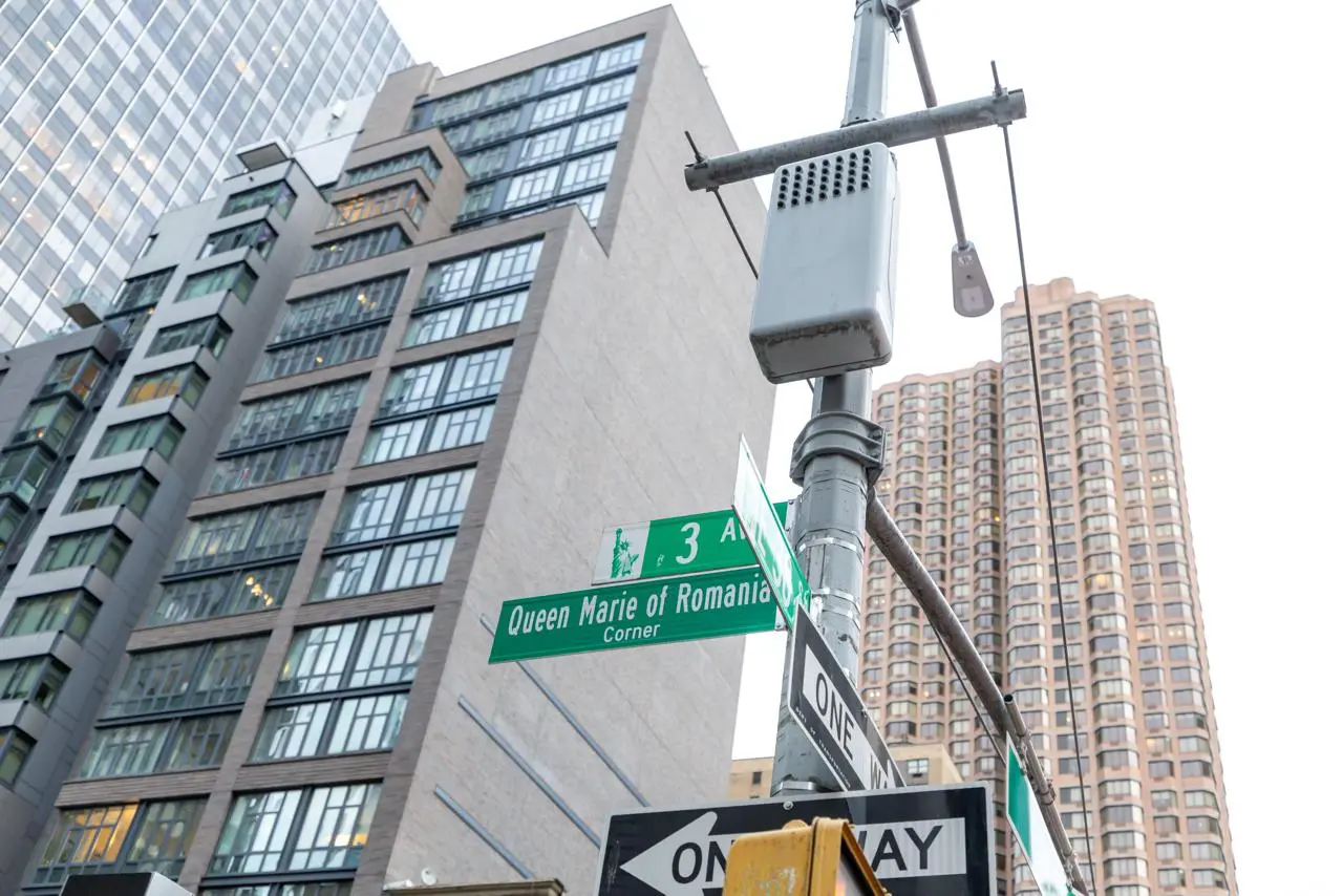O intersecție din New York poartă acum numele Reginei Maria, în prezența lui Nicușor Dan