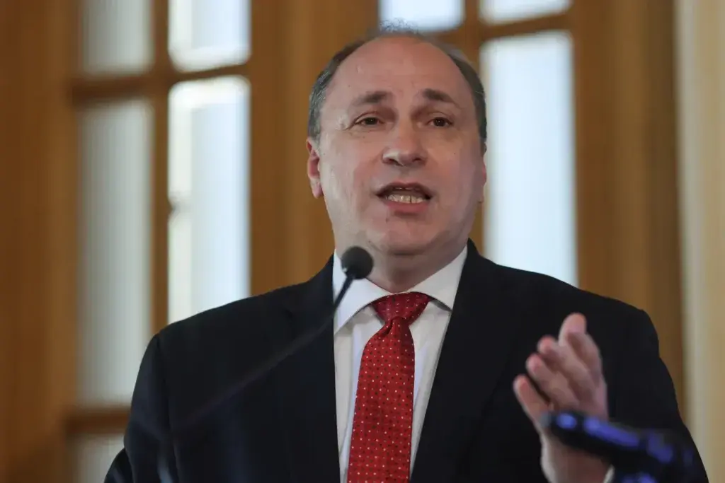 Ministrul Educației: Aproape jumătate din elevi nu stăpânesc matematica și limba română