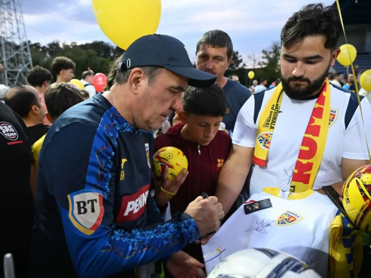 Mogoșoaia deschisă publicului: 500 de fani la antrenamentul naționalei, Hagi anunță lotul