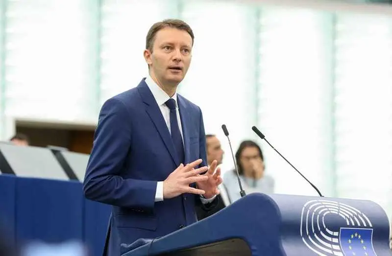 Miez pe toți liberalii, nu-i numesc puciști