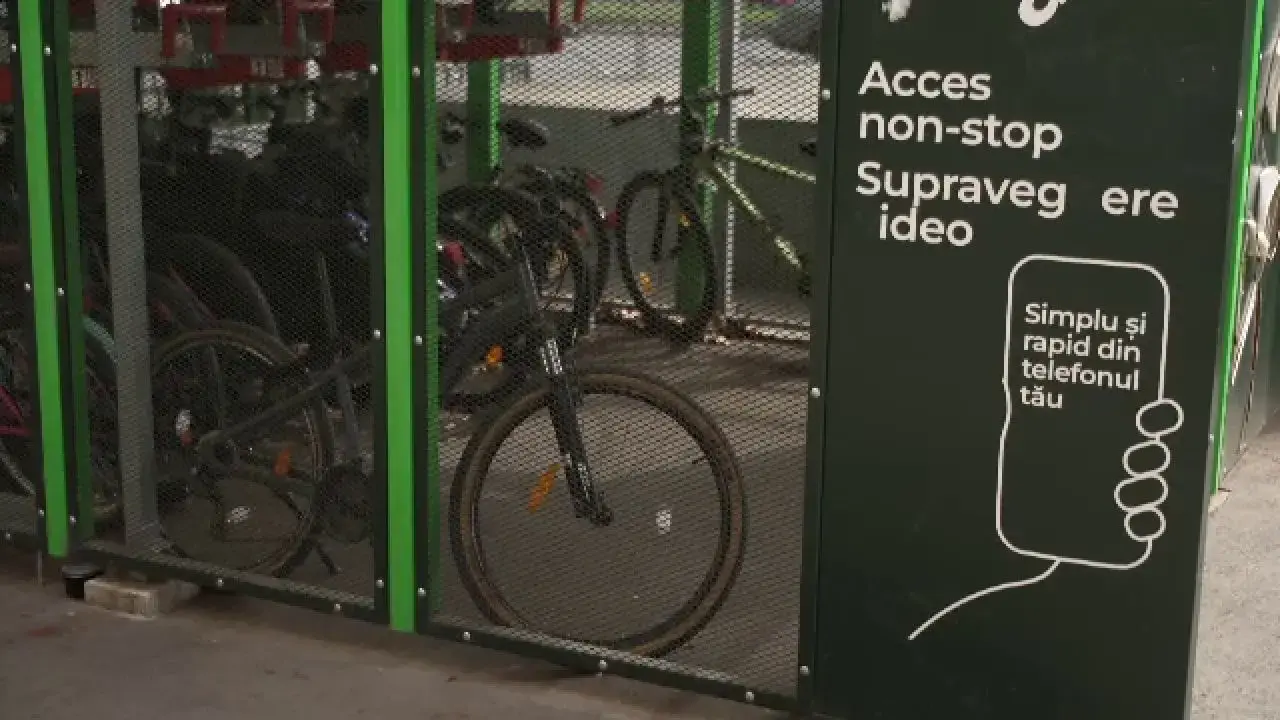 Parcările pentru biciclete din București: locuri puține, cerere mare