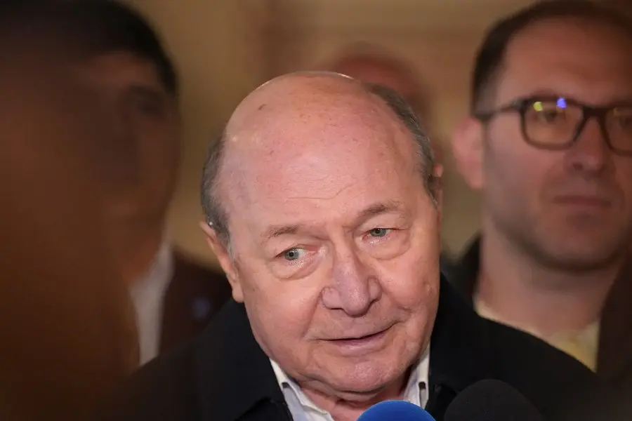 Băsescu propune două soluții pentru guvern în criza politică