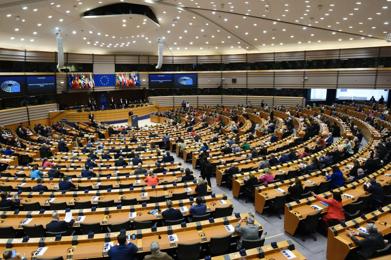 Comisia și Consiliul resping tăierile de 140 de miliarde de euro
