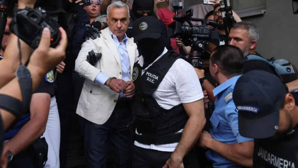 Călin Georgescu, maraton judiciar luni: percheziții la DIICOT, termen la Curtea de Apel și cerere de eliberare