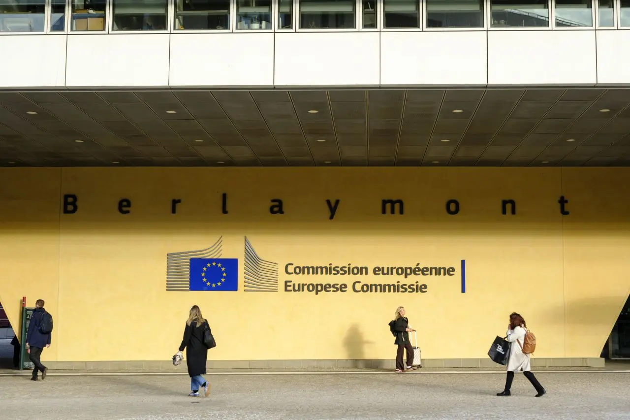 Comisia Europeană analizează o taxă pe profiturile excepționale ale companiilor energetice