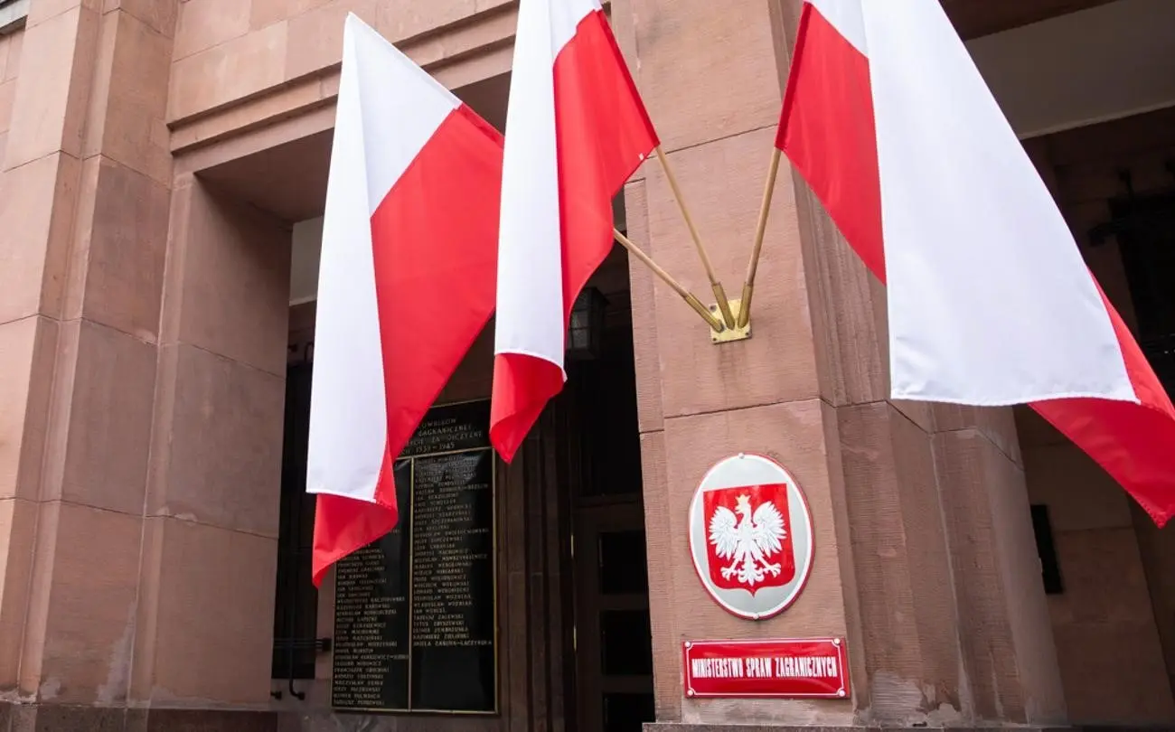 Efect de domino la Varșovia: Ambasadorul Poloniei la București a demisionat