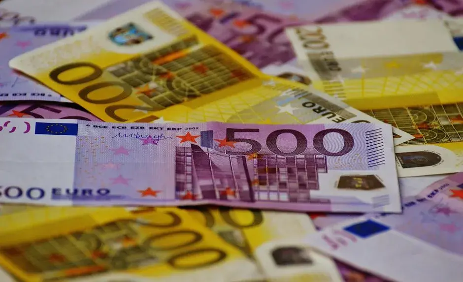 Euro se apropie de 5,5 lei, iar BNR se confruntă cu o dilemă economică majoră