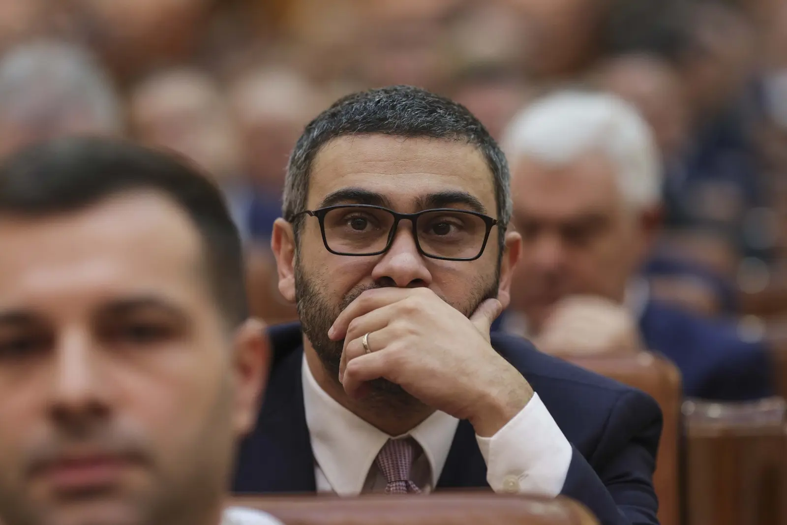Florin Manole critică deplasarea în Mykonos cu afaceriști și judecători: „Ar fi trebuit să se întâlnească în Ferentari