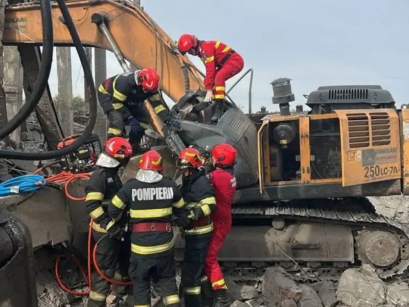 Grindă de beton cade pe excavator, un bărbat pierde viața în Dolj