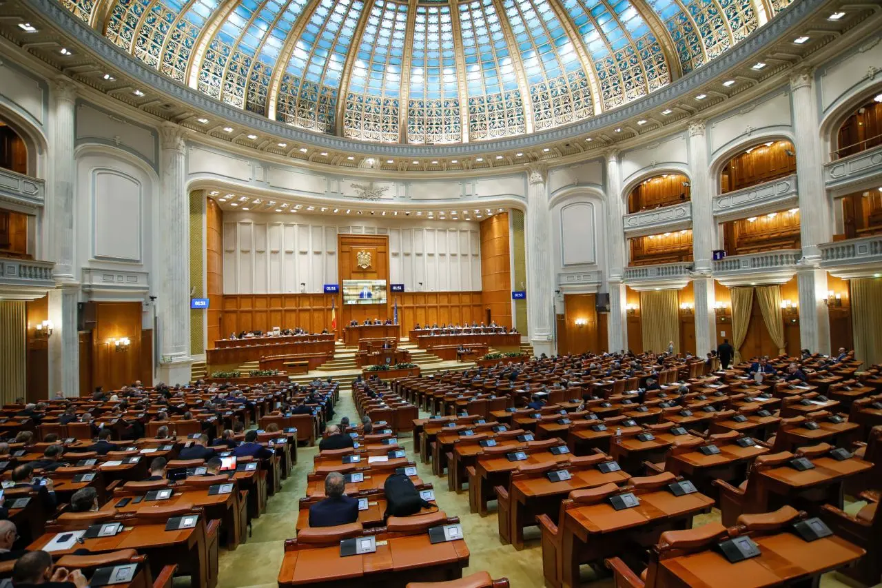 Guvernul lui Luca Niculescu se va vota azi, după ora 14:00