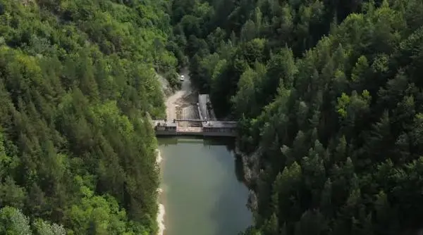 Lacul Cireșu din Buzău se golește: rezervoare de apă puse la dispoziție locuitorilor