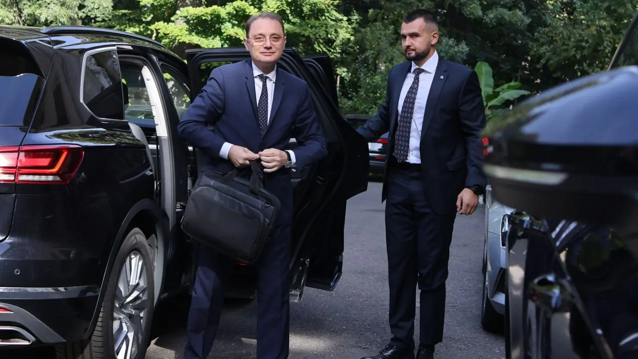 Luca Niculescu convoacă miniștrii la Vila Lac pentru discuții de criză înainte de învestitură