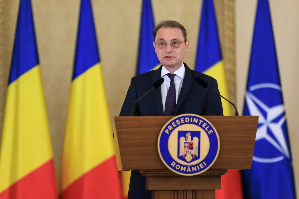 Luca Niculescu începe negocierile pentru formarea guvernului cu PSD, PNL și UDMR