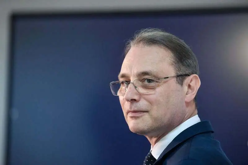 Premierul Luca Niculescu în vizită oficială la Chișinău, întâlnire cu Vasile Tofan și Maia Sandu