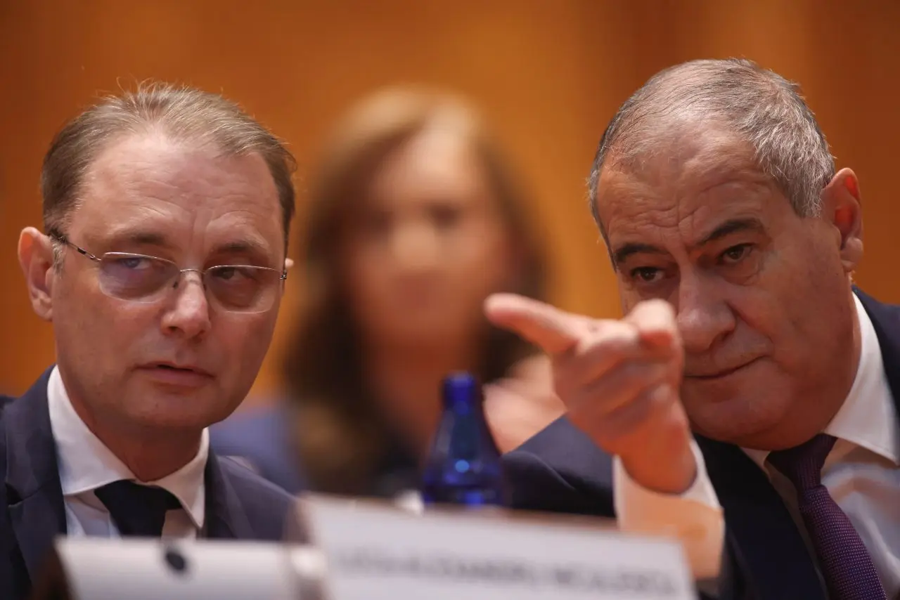 Luca Niculescu, premier desemnat, se adresează Parlamentului la învestire