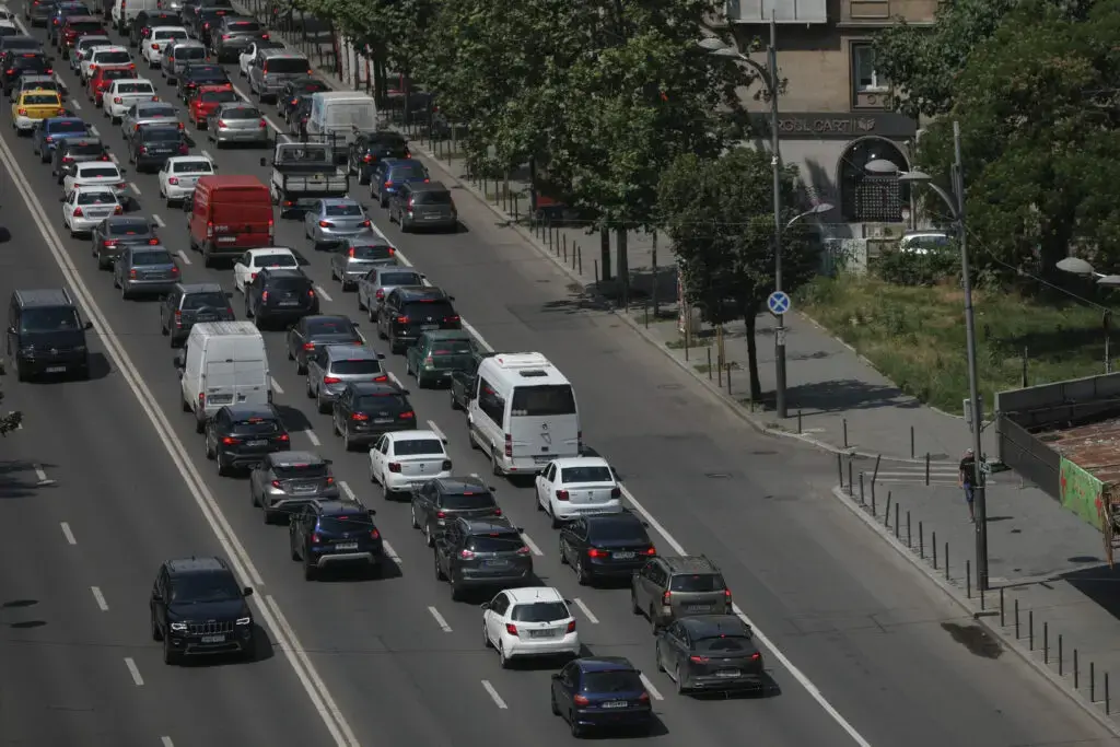 Mașinile poluante vor fi interzise treptat în centru Bucureștiului până în 2032