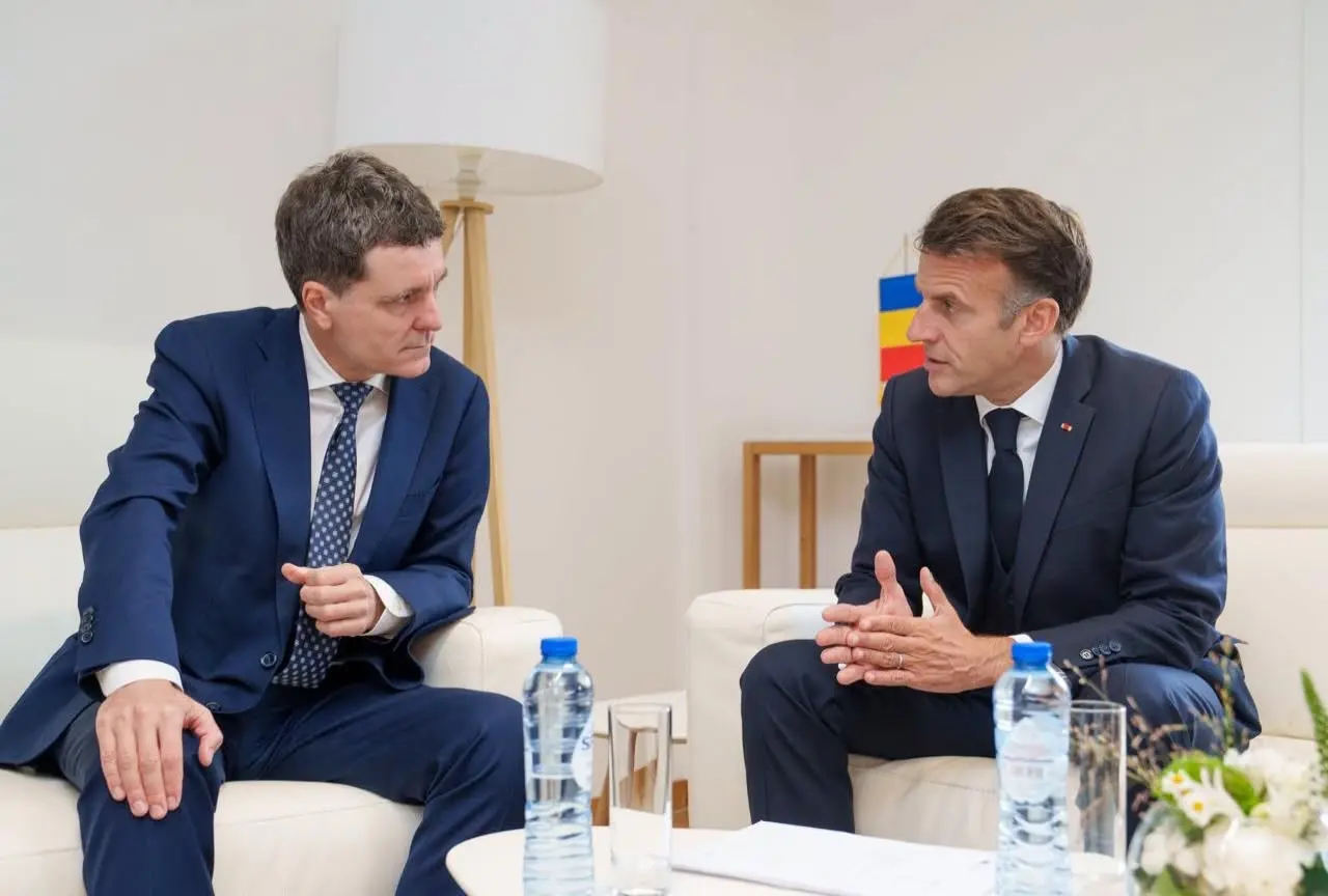 Nicușor Dan și Emmanuel Macron au discutat la Bruxelles despre parteneriatul strategic pentru securitatea comună