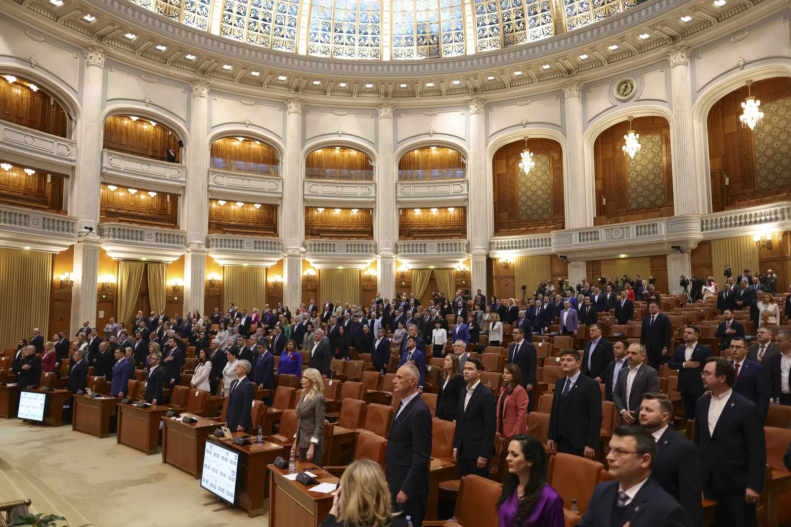 Parlamentul decide marți dacă Guvernul Niculescu va fi învestit