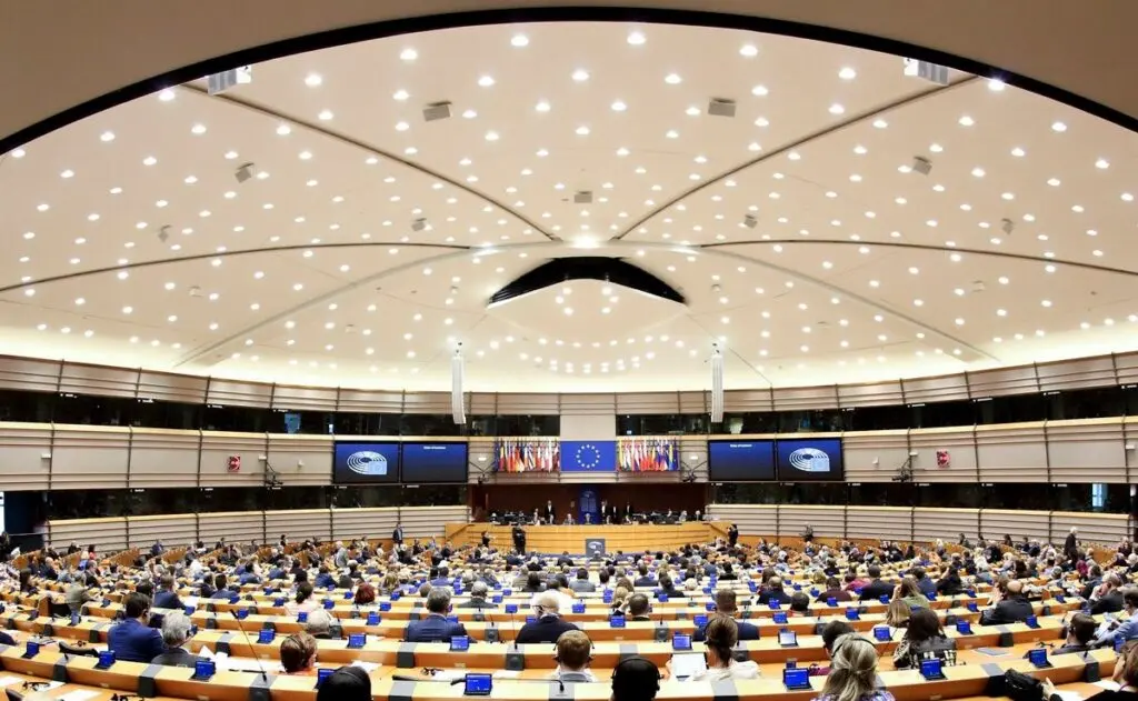 Percheziții la Parlamentul European: extremiștii din dreapta au pierdut 4,3 milioane de euro