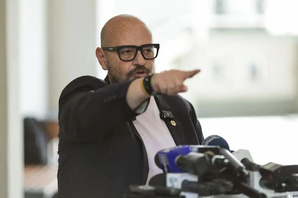 Piedone lansează un turneu național în 2026 pentru a cere schimbări la Parlament