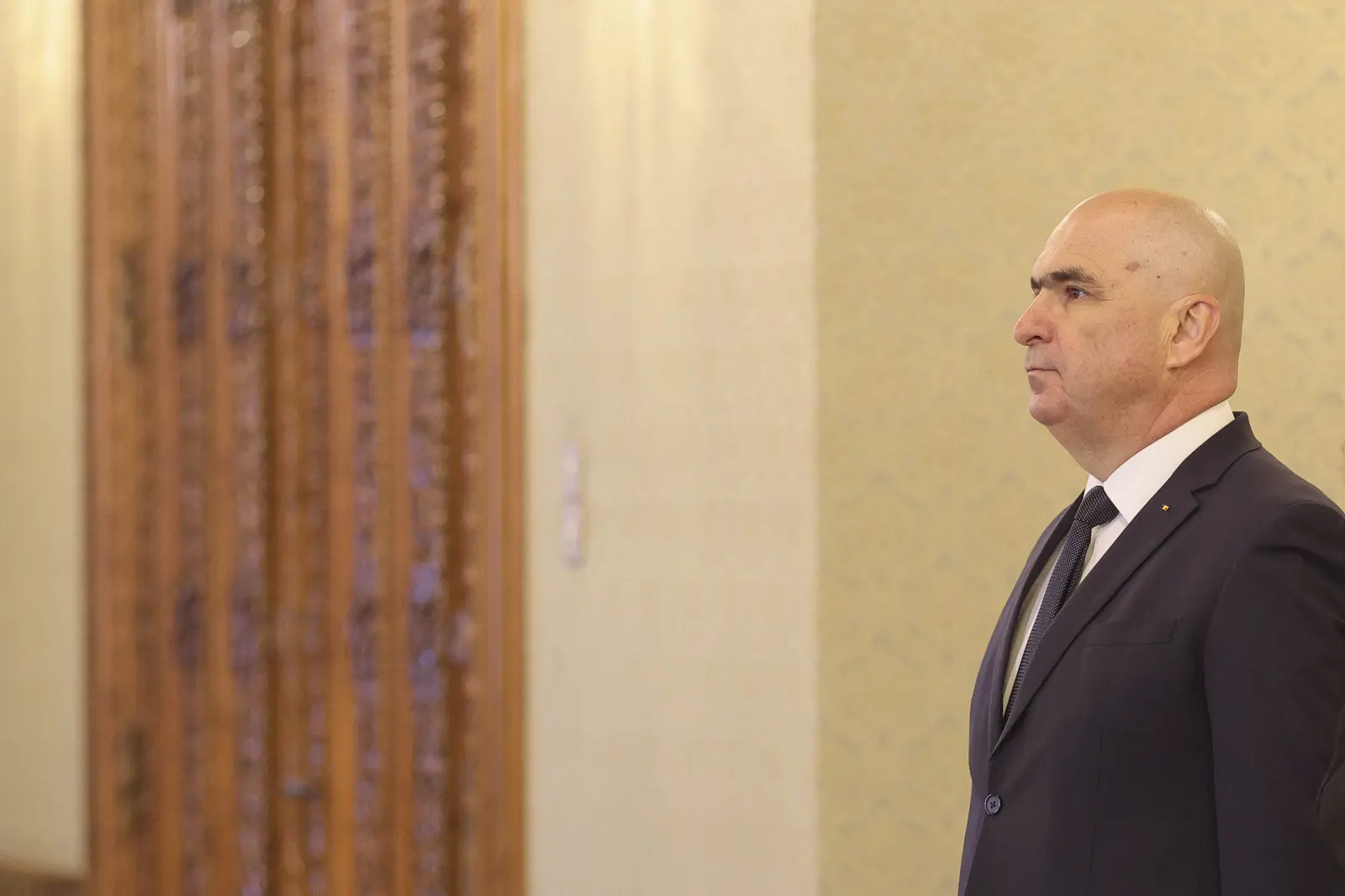 PNL intră în opoziție: Bolojan anunță potențial acord cu Niculescu și se angajează să nu voteze moțiuni de cenzură