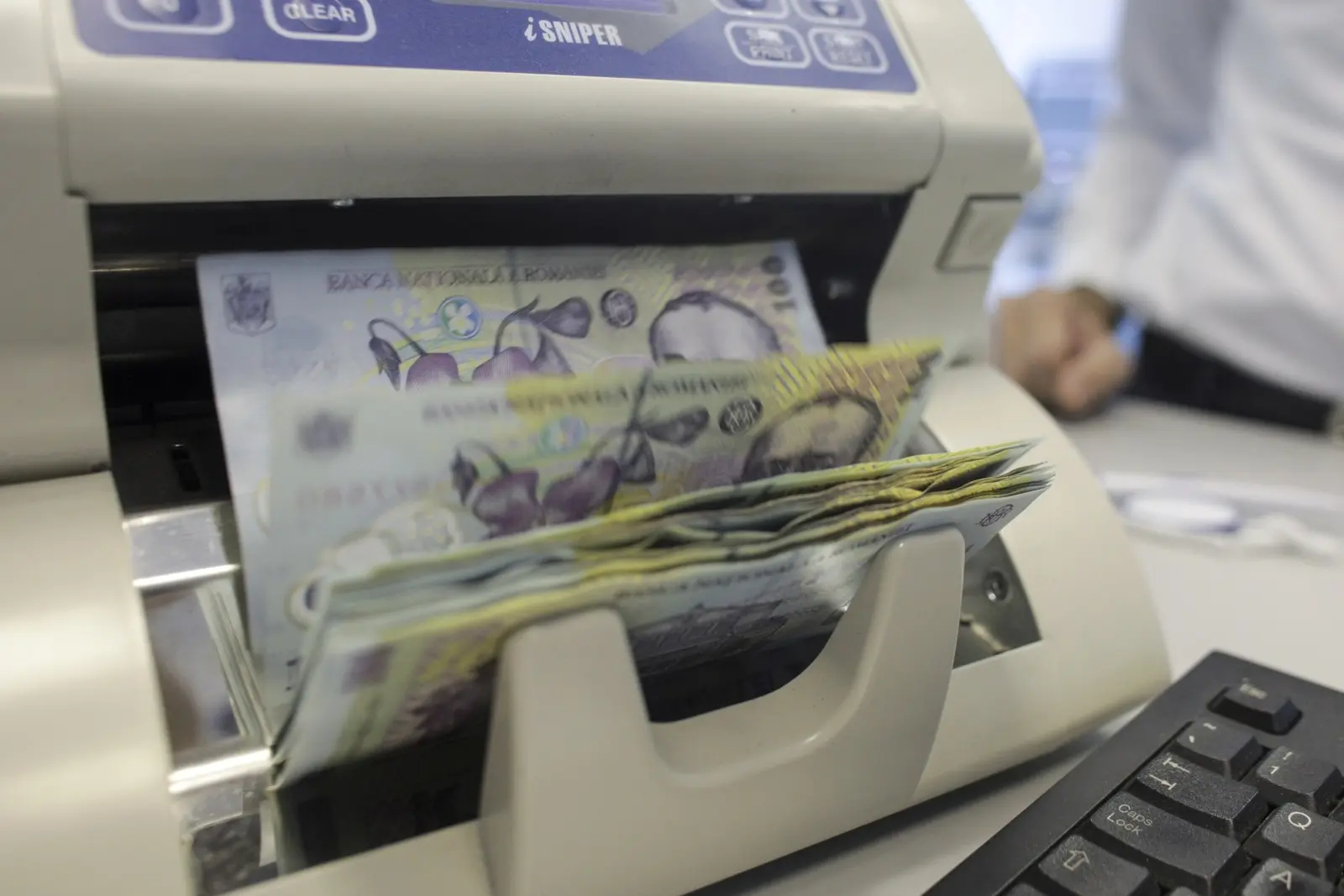Proiect de rectificare bugetară: bani pentru muncă, agricultură, sănătate și fondul de asigurări