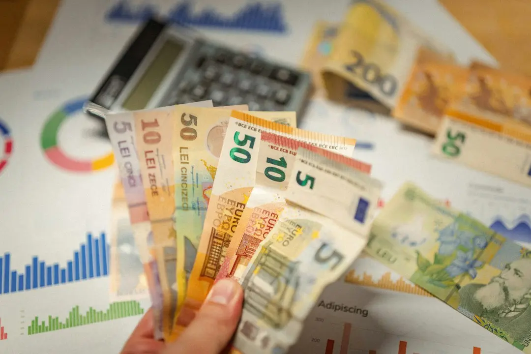 Sondaj în Capitală: Ce facem cu frunzele căzute toamna?
