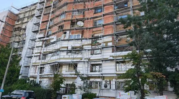 Taxa pe balcoane: cine trebuie să plătească impozit majorat și cine este scutit de plată