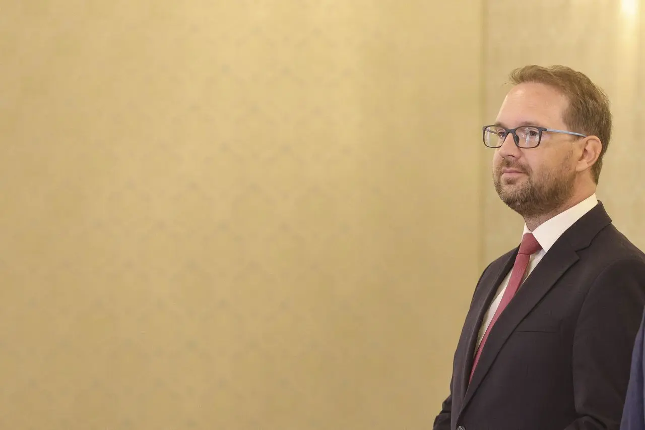 USR decide dacă susține Guvernul Niculescu în votul de încredere vineri
